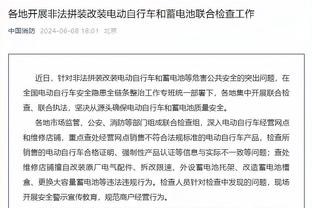 受犯规困扰！布克半场4犯占全队一半 5中3拿到12分